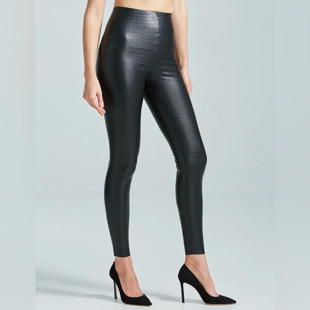 Commando Faux Leather Animal Legging in Black Croc size Medium; great condition